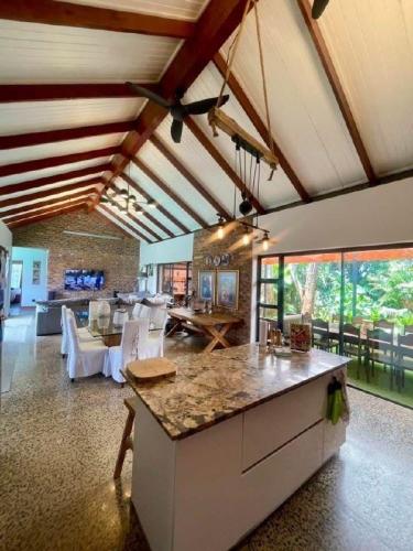 photo_6208366886001512360_x