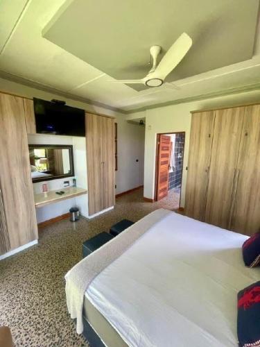 photo_6208366886001512364_x