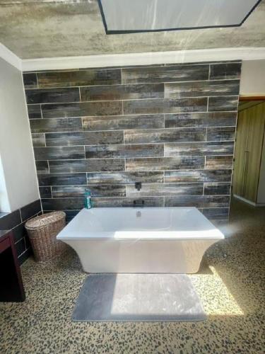 photo_6208366886001512371_x